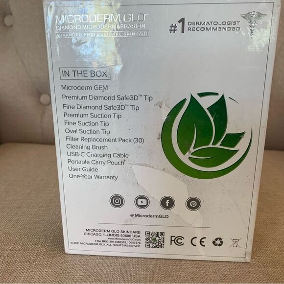 Microderm Glo Diamond Microdermabrasion and Suction Tool Purple - Picture 2 of 8